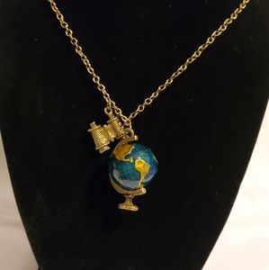 🌻4/$20🌻 World Globe spinning necklace Pullover